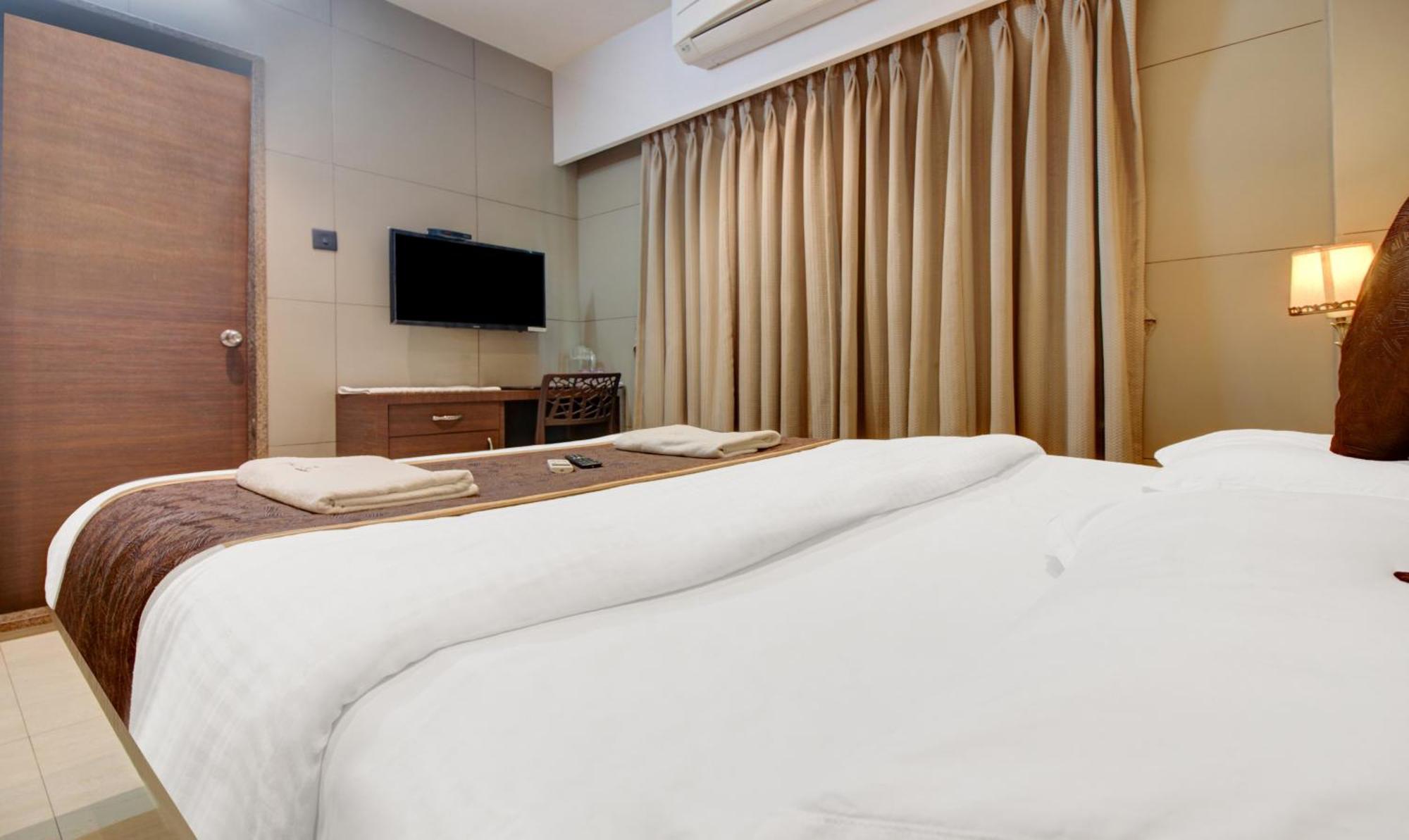 Hotel Leela Kalyān Εξωτερικό φωτογραφία