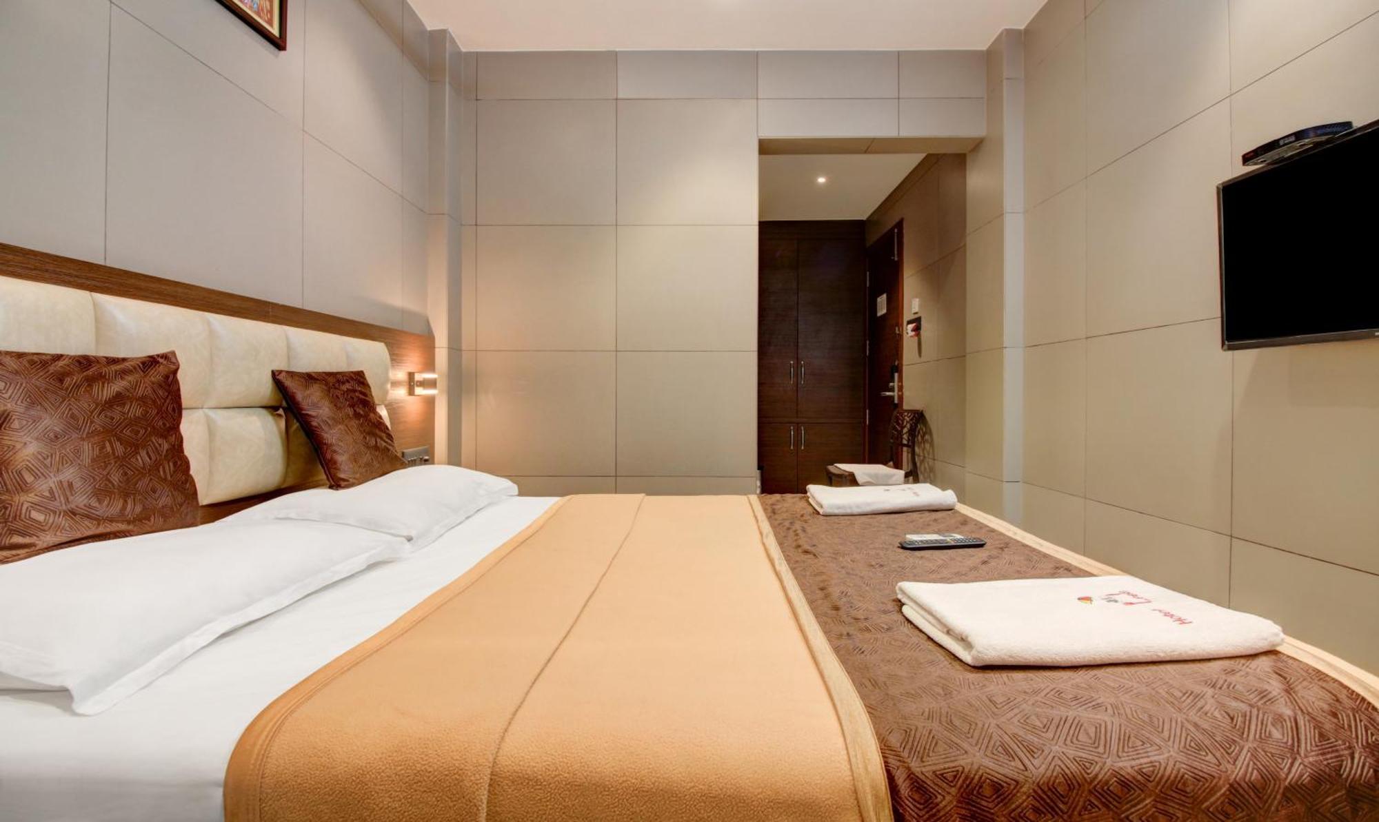 Hotel Leela Kalyān Εξωτερικό φωτογραφία