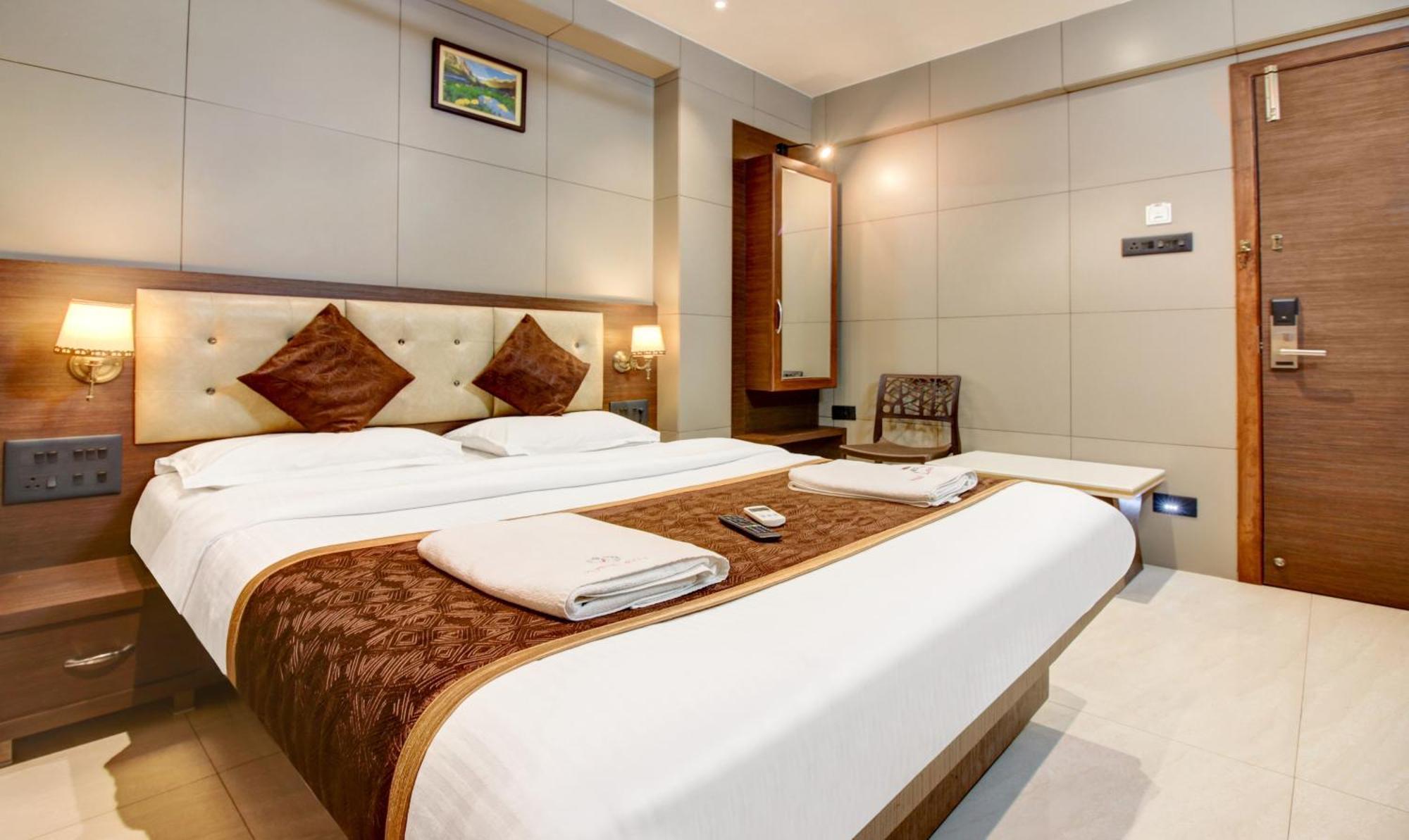 Hotel Leela Kalyān Εξωτερικό φωτογραφία