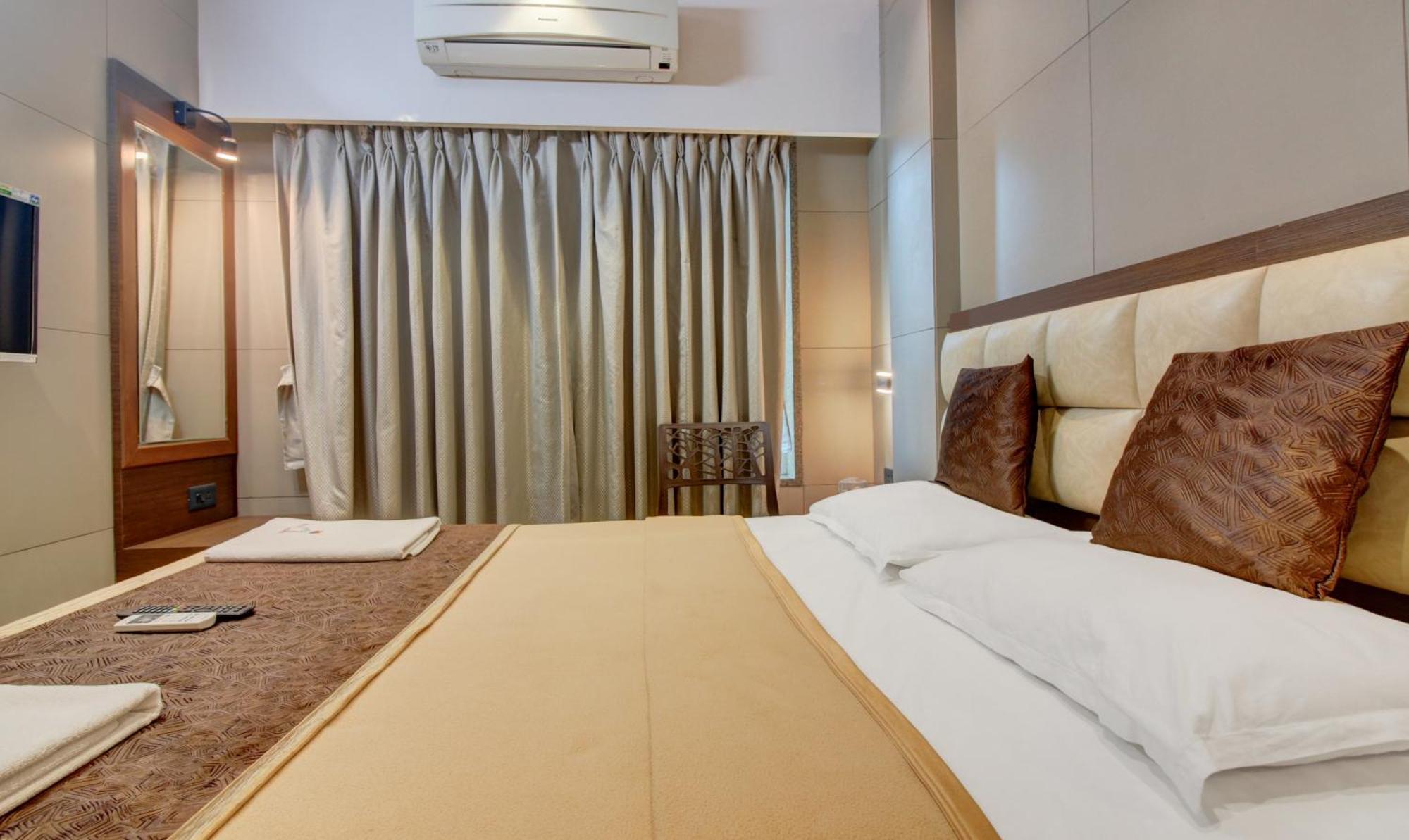 Hotel Leela Kalyān Εξωτερικό φωτογραφία